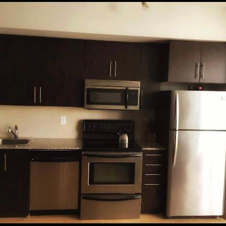 Апартаменты Beautiful Unit In Heart Of Downtown Торонто Экстерьер фото