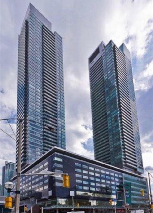 Апартаменты Beautiful Unit In Heart Of Downtown Торонто Экстерьер фото