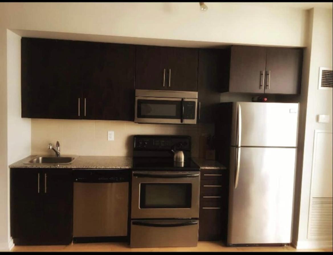 Апартаменты Beautiful Unit In Heart Of Downtown Торонто Экстерьер фото