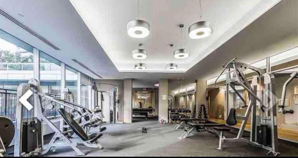 Апартаменты Beautiful Unit In Heart Of Downtown Торонто Экстерьер фото